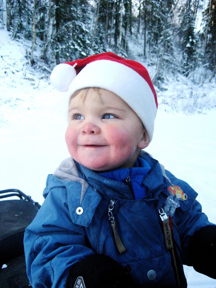 Zackarias Jonsson på Degerön i Vindeln önskar God Jul och Gott Nytt År till alla han känner.