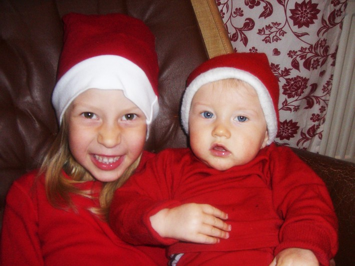 God jul önskar Elisabeth och Kristina Elwér
