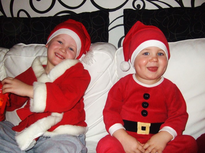God jul önskar vi er alla!
Sebastian & Ludvig Vestman, Sävar.
