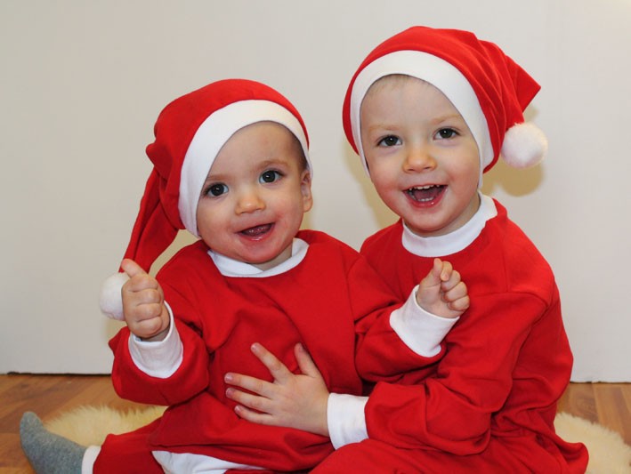 Småtomtarna Edvin och Alfred Hellman, Nordmaling, önskar God Jul! 