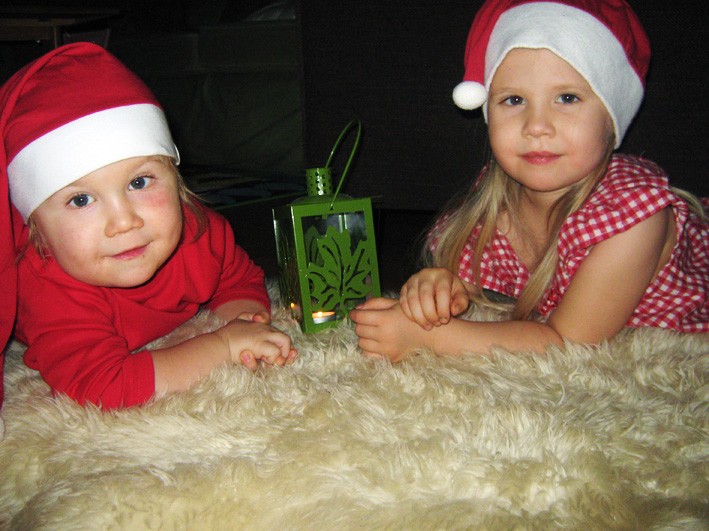 Alice och Signar Simonsson önskar alla de känner en riktig god, fridfull och fantastisk jul och lucia! kram på er alla!