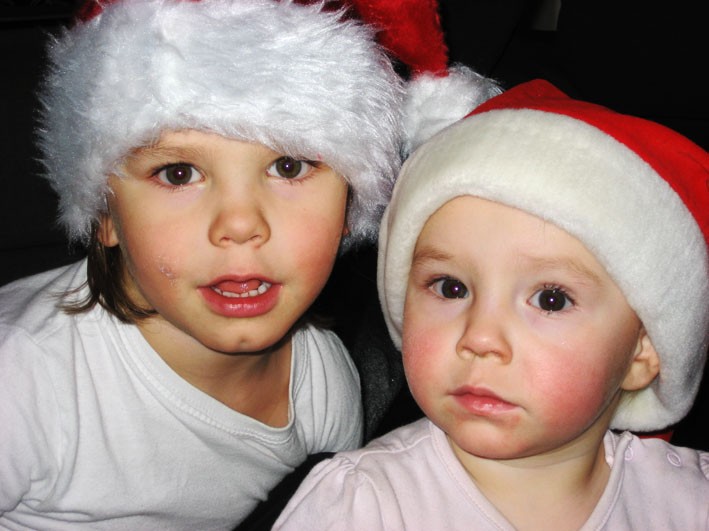 Alvin och Ella Eltoft skickar många julkramar till släkt och vänner.