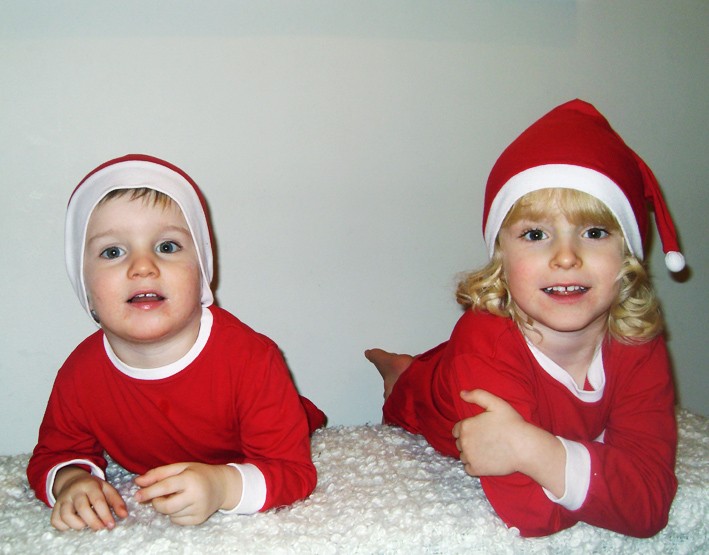 Theodor och Harry Hübinette önskar en god jul till alla kompisar och hela tjocka släkten!