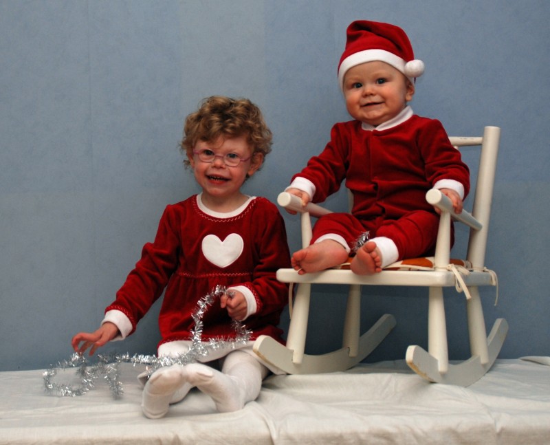 Wilma och Melker Dahlberg, Stöcke, skickar kramar till alla dom känner och önskar en riktigt God Jul och Gott Nytt År.