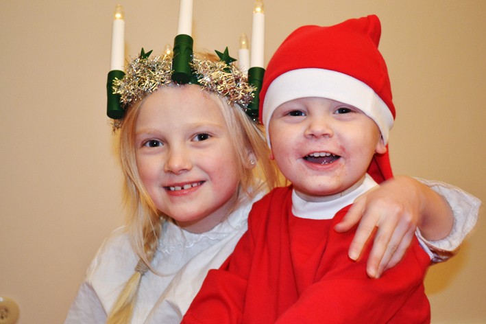 Wilma & Axel Norberg, Ersmark. Lussar för släkt och vänner och vill önska alla en riktigt God Jul! 