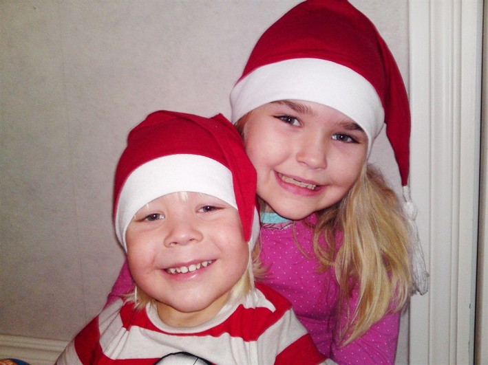 Linn och Elias Östhus önskar alla en riktigt God Jul!! 