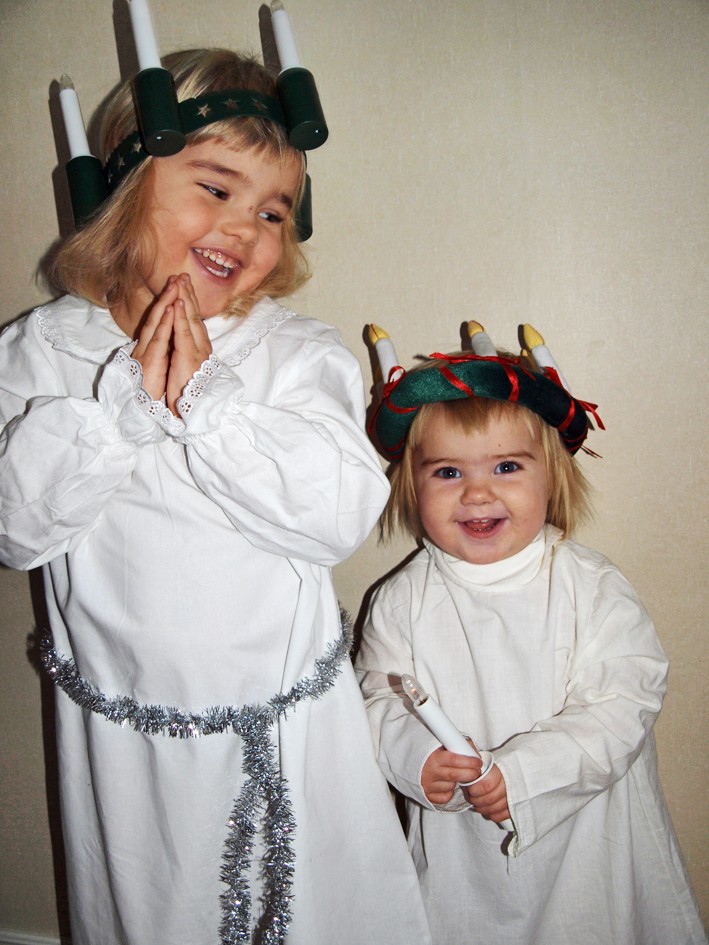 Systrarna Nygren hälsar God jul och gott nytt år till alla de känner.