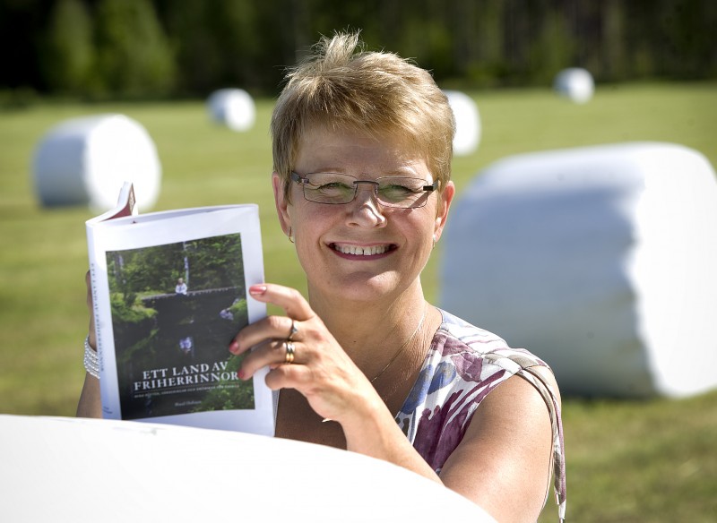 Maud Olofsson ,med debut boken Friherrinnor