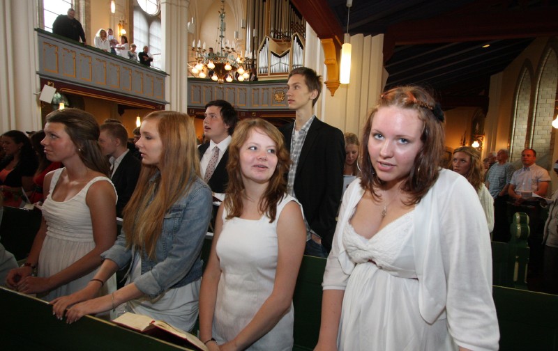 Den blomstertid nu kommer klingade i kyrkan.